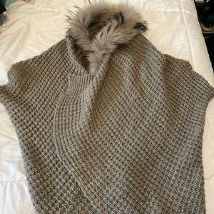 Linda Richard’s open wrap shawl/cardigan with fur collar